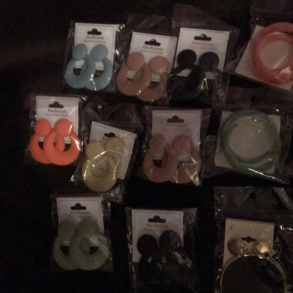 Hoop Earring bundle - Picture 4 of 7